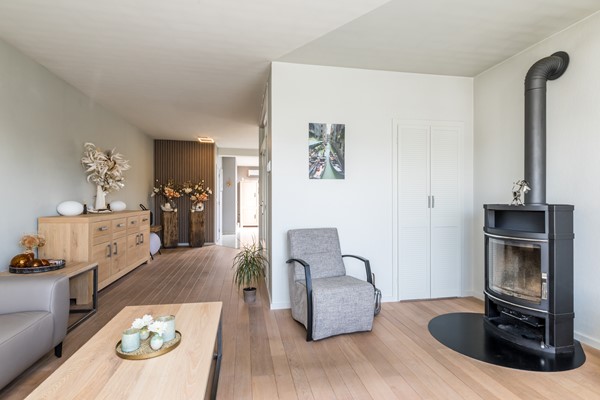 Foto - Te koop: Ruime gemoderniseerde instapklare hoekwoning met veel woonoppervlakte en tuin in de wijk Pronsebroek te Heerlen